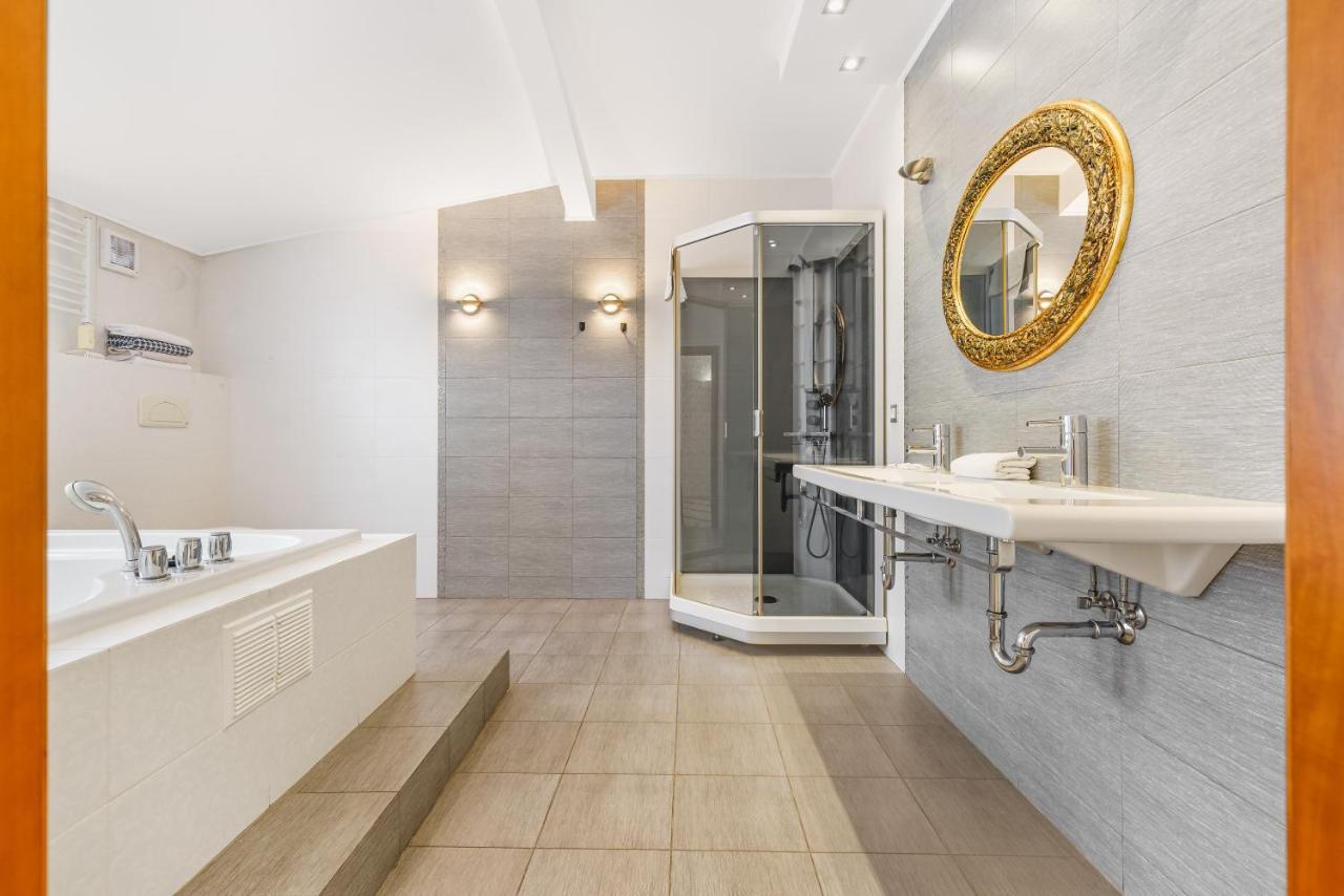 Deribasivska Cozy 4-Room Apartment Odessza Kültér fotó